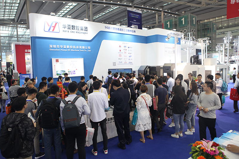 QY千亿国际新品双头卧深圳发布现场