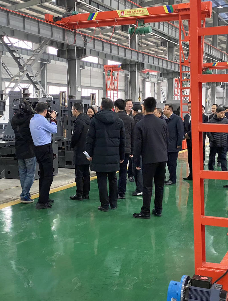 湖南省委书记杜家毫一行来QY千亿国际怀化生产基地视察